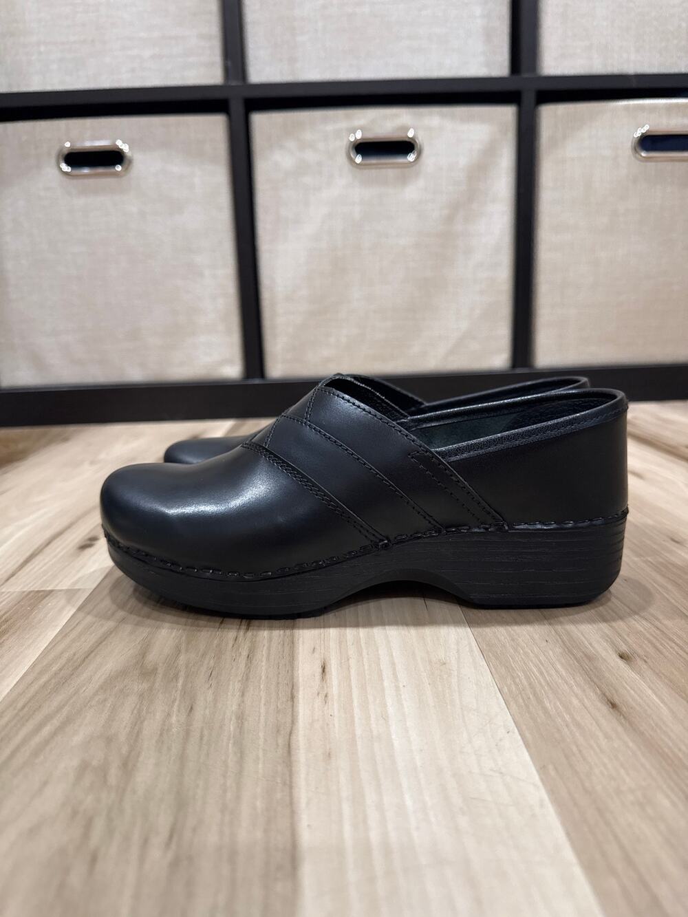 ABEO B.I.O. System Black Leather Clogs Women's Size 7.5M